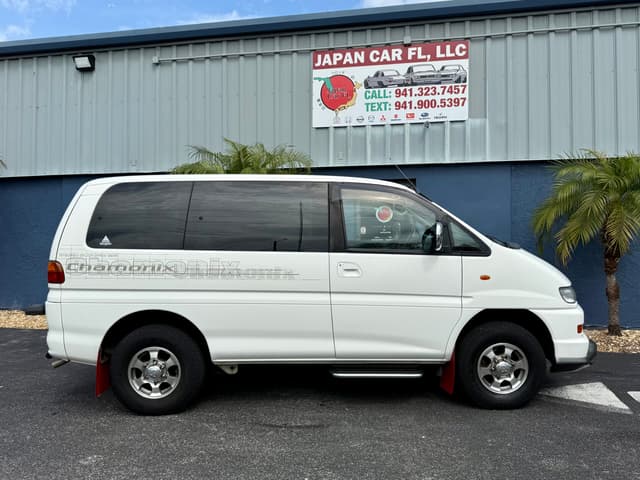 2000 Mitsubishi Delica JDM car for sale — photo 9 of 24