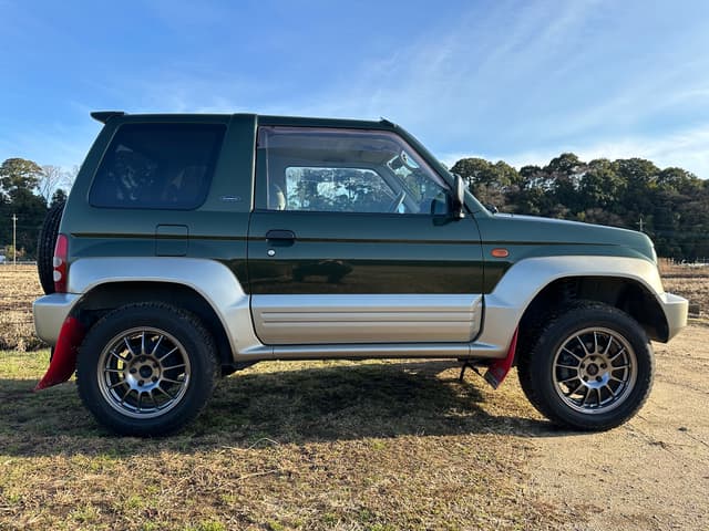 1998 Mitsubishi Pajero JDM car for sale — photo 8 of 25