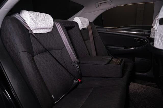 2004 Toyota Majesta JDM car for sale — photo 17 of 18