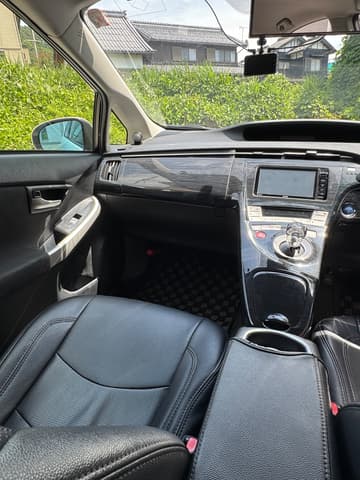 2014 Toyota Prius JDM car for sale — photo 6 of 14