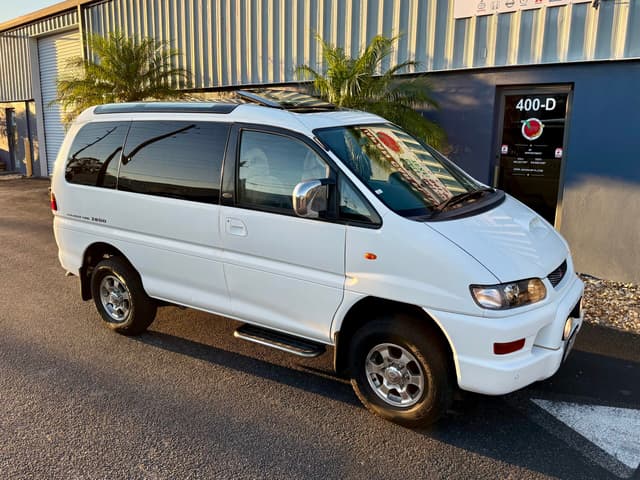 1998 Mitsubishi Delica JDM car for sale — photo 3 of 19