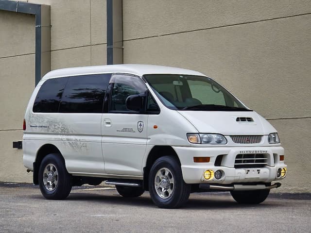 1999 Mitsubishi Delica JDM car for sale — photo 2 of 25