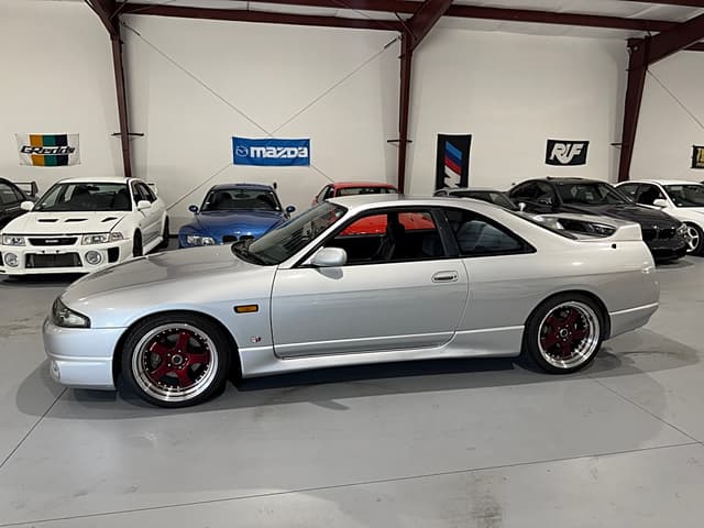 1996 Nissan Skyline JDM car for sale — photo 2 of 25