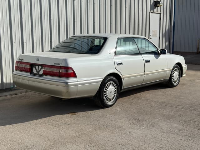 1996 Toyota Crown JDM car for sale — photo 3 of 21
