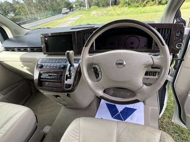 2004 Nissan Elgrand JDM car for sale — photo 12 of 16
