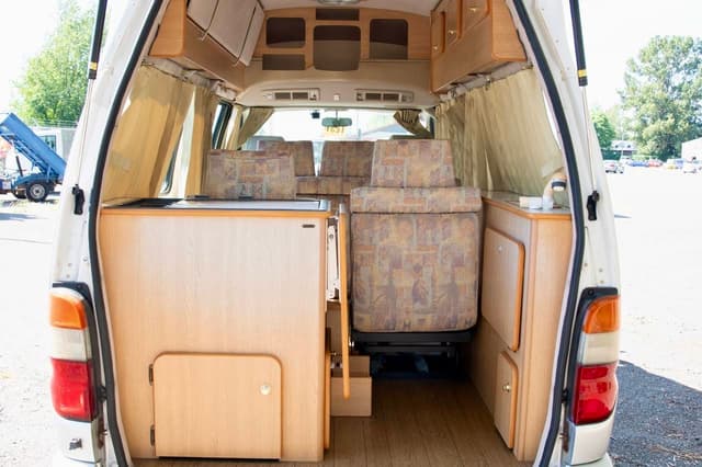 1999 Toyota Grand Hiace JDM car for sale — photo 18 of 25