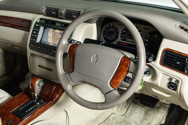 2001 Toyota Crown JDM car for sale — photo 15 of 18
