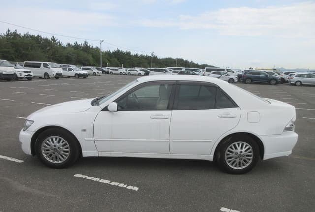 2002 Toyota Altezza JDM car for sale — photo 2 of 25
