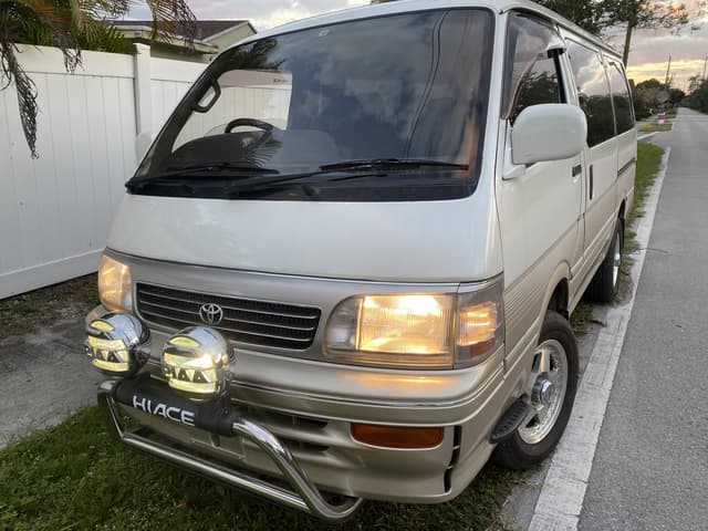1994 Toyota HiAce JDM car for sale — photo 2 of 19