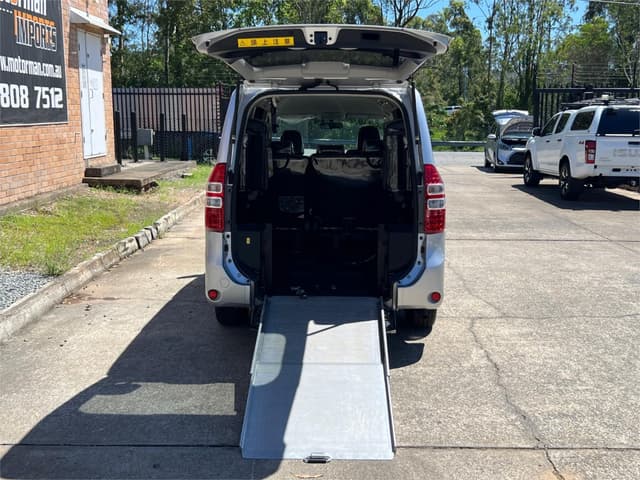 2011 Toyota Noah JDM car for sale — photo 12 of 18
