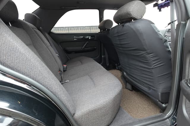 1992 Nissan Gloria JDM car for sale — photo 12 of 20