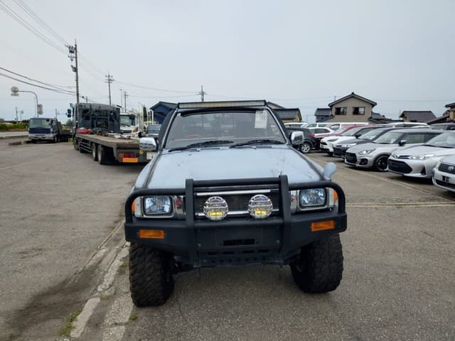 1995 Toyota Hilux JDM car for sale — photo 3 of 13