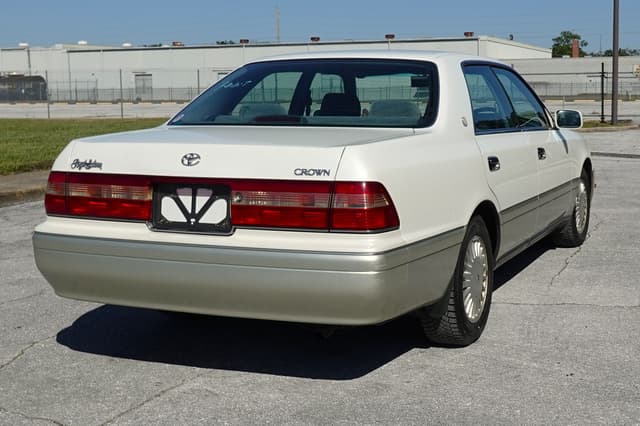 1997 Toyota Crown JDM car for sale — photo 5 of 16