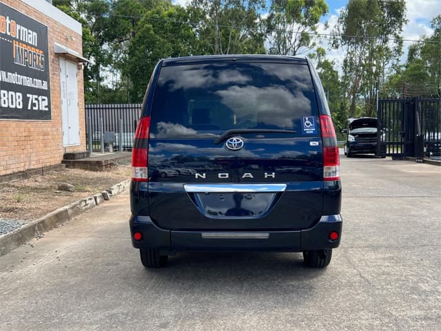 2005 Toyota Noah JDM car for sale — photo 7 of 17