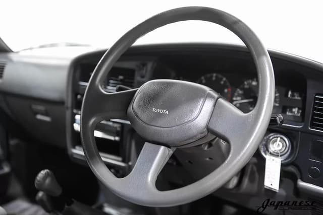 1990 Toyota Hilux JDM car for sale — photo 14 of 25