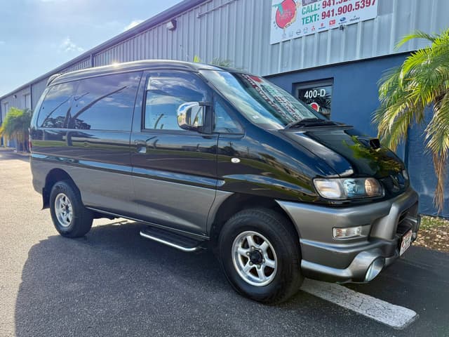 2000 Mitsubishi Delica JDM car for sale — photo 10 of 19