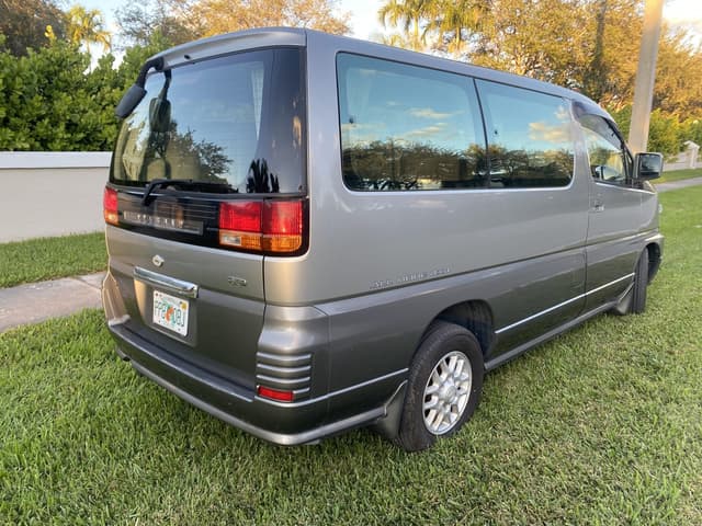 2000 Nissan Elgrand JDM car for sale — photo 8 of 11