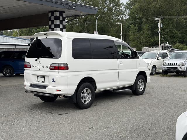 2005 Mitsubishi Delica JDM car for sale — photo 7 of 19