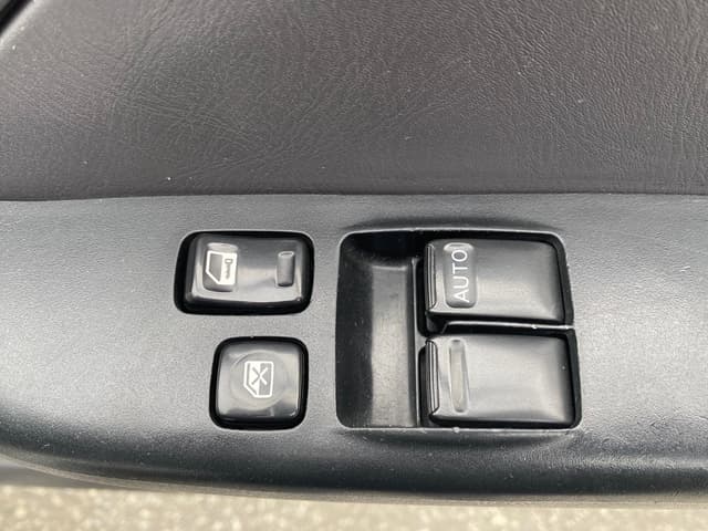 2007 Nissan Caravan JDM car for sale — photo 13 of 16