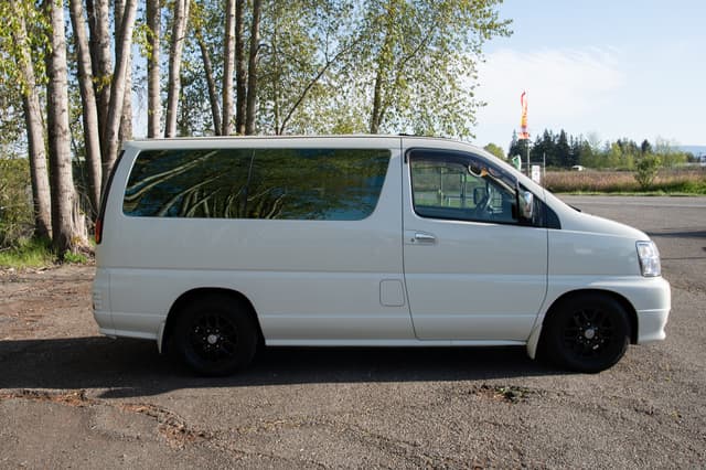 2000 Nissan Elgrand JDM car for sale — photo 8 of 15