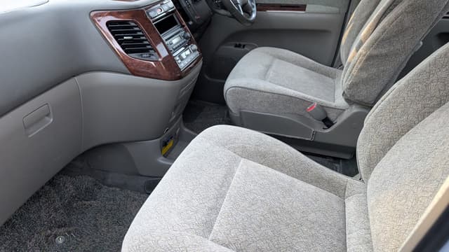 2000 Nissan Elgrand JDM car for sale — photo 6 of 12