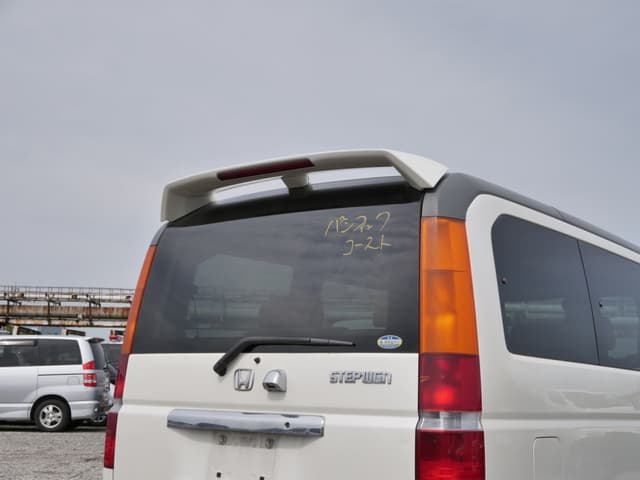 2001 Honda Stepwagon JDM car for sale — photo 19 of 25