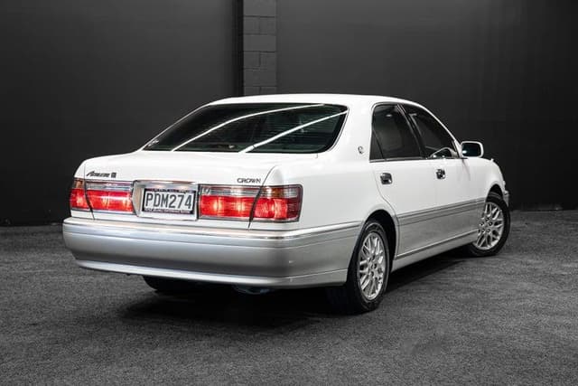 2000 Toyota Crown JDM car for sale — photo 15 of 20