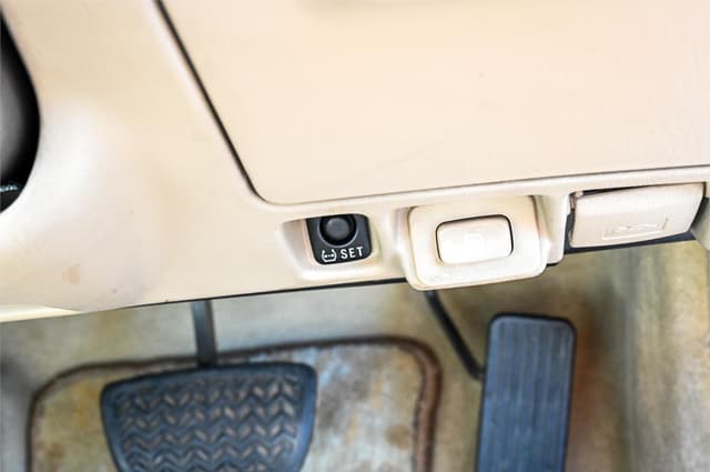 1999 Toyota Crown JDM car for sale — photo 16 of 21