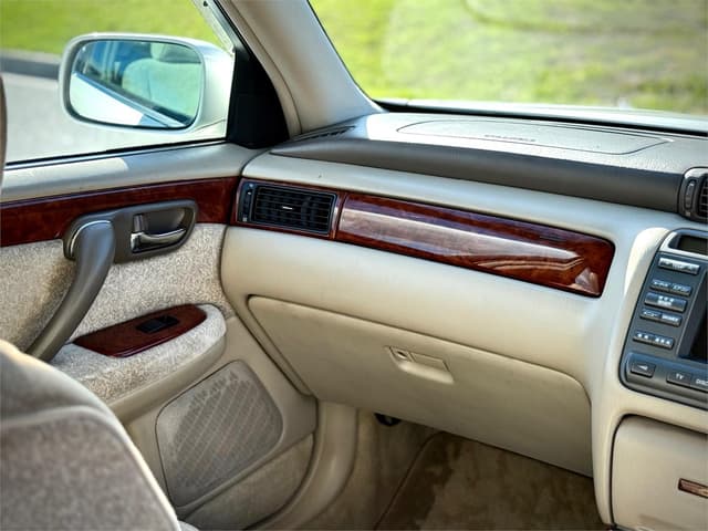 1999 Toyota Crown JDM car for sale — photo 23 of 25