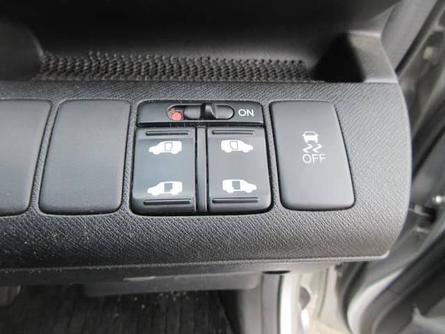 2012 Honda Stepwagon JDM car for sale — photo 19 of 25