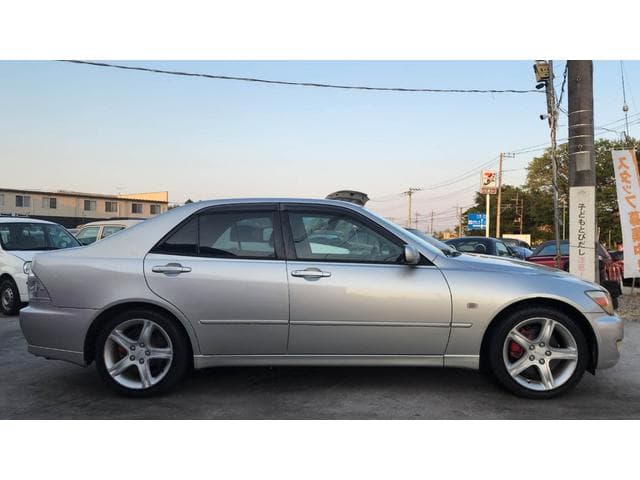 1999 Toyota Altezza JDM car for sale — photo 7 of 24