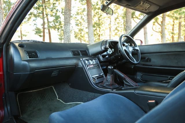 1992 Nissan Skyline JDM car for sale — photo 14 of 25
