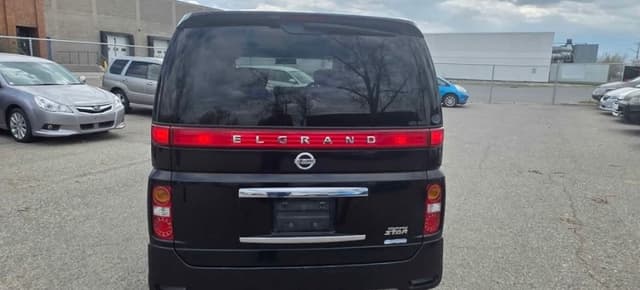 2005 Nissan Elgrand JDM car for sale — photo 4 of 16