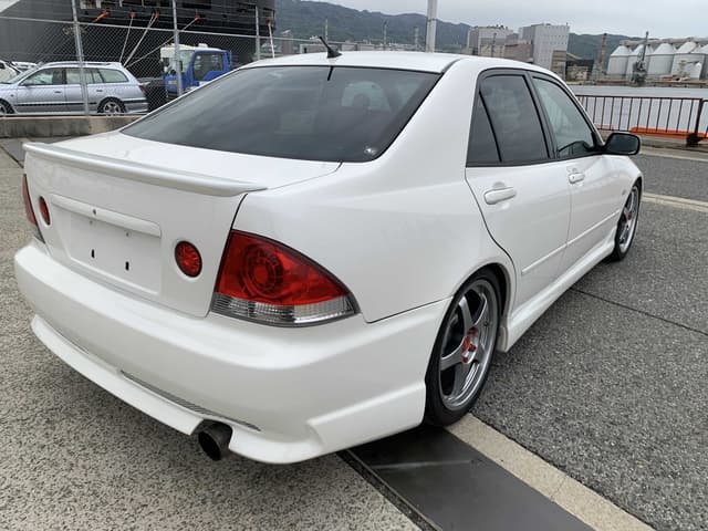 2001 Toyota Altezza JDM car for sale — photo 4 of 10