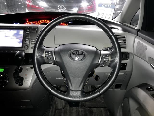 2007 Toyota Estima JDM car for sale — photo 16 of 20