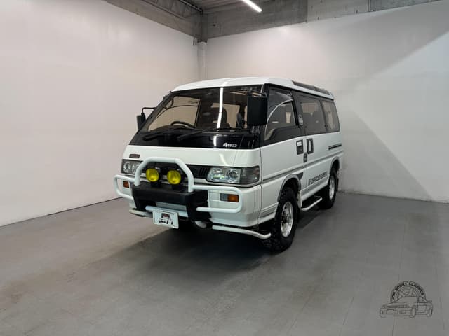 1991 Mitsubishi Delica JDM car for sale — photo 4 of 25