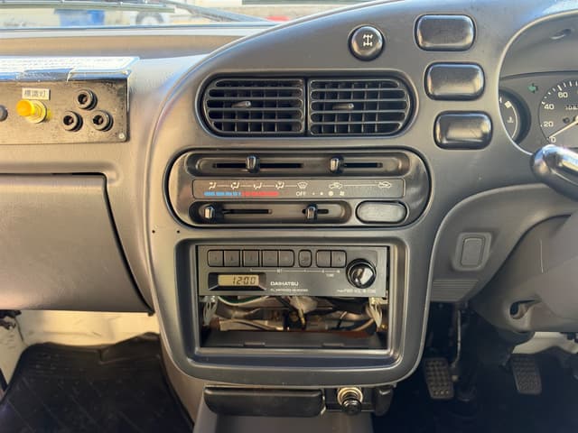 1999 Daihatsu Hijet JDM car for sale — photo 18 of 20