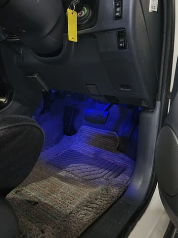 1998 Toyota Hilux Surf JDM car for sale — photo 21 of 25