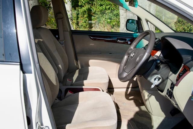 2001 Toyota Ipsum JDM car for sale — photo 10 of 25