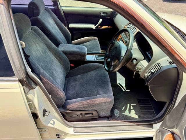 1998 Nissan Gloria JDM car for sale — photo 16 of 19