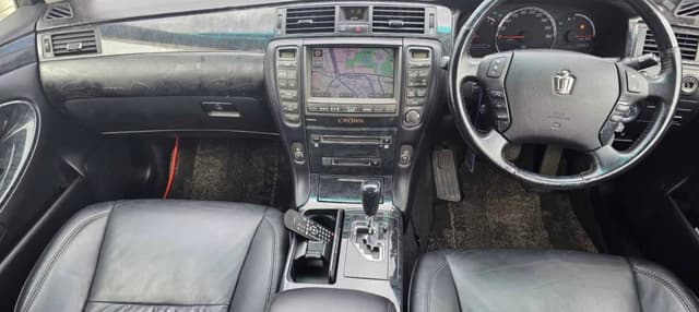 2005 Toyota Crown JDM car for sale — photo 7 of 12
