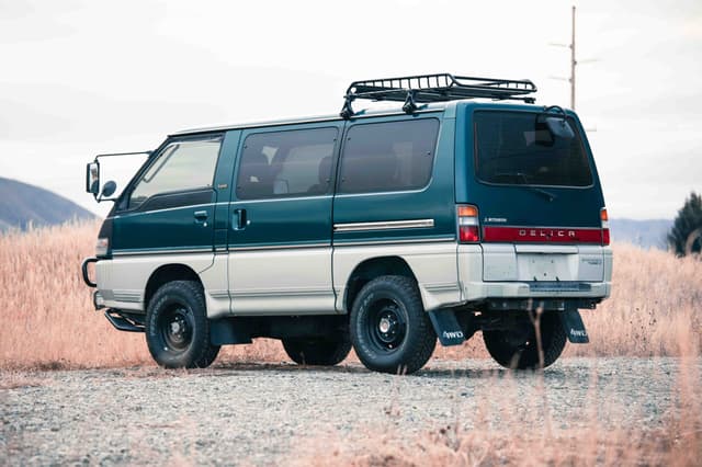 1993 Mitsubishi Delica JDM car for sale — photo 3 of 22