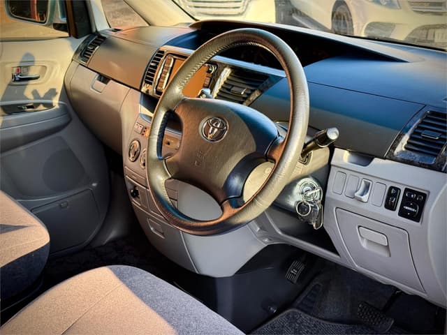 2003 Toyota Voxy JDM car for sale — photo 15 of 25