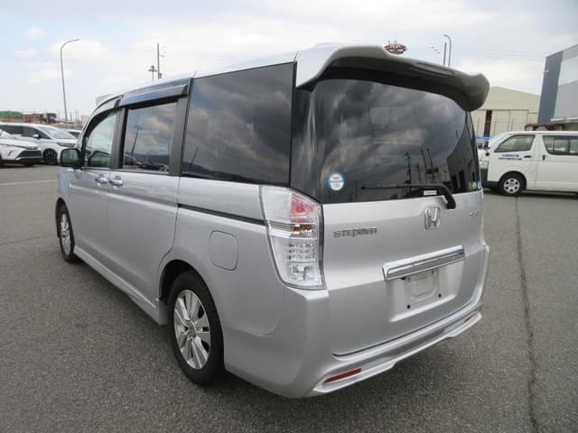 2012 Honda Stepwagon JDM car for sale — photo 2 of 25