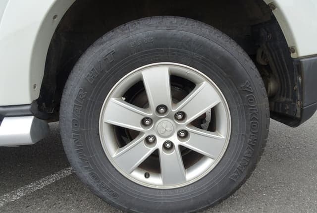 2009 Mitsubishi Pajero JDM car for sale — photo 10 of 25