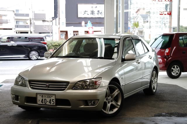1999 Toyota Altezza JDM car for sale — photo 2 of 25