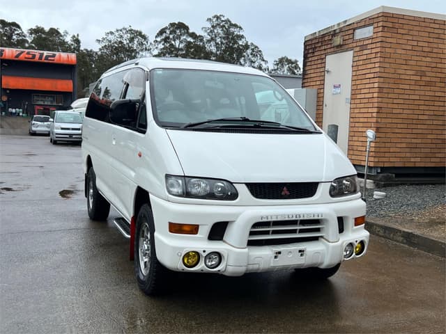 2002 Mitsubishi Delica JDM car for sale — photo 3 of 16