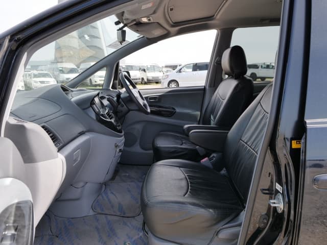 2001 Toyota Estima JDM car for sale — photo 23 of 25