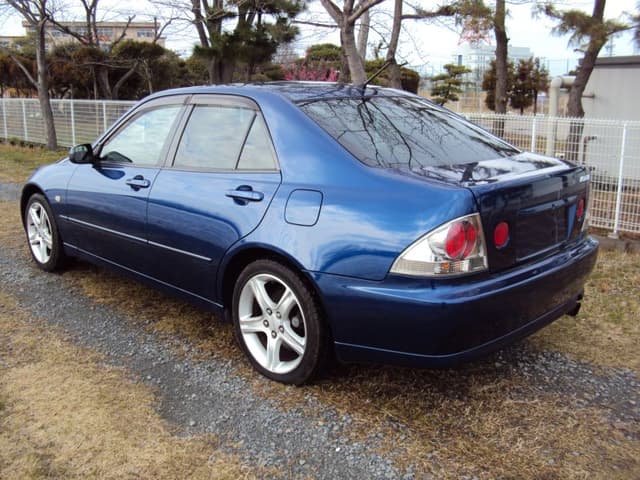 2000 Toyota Altezza JDM car for sale — photo 2 of 5