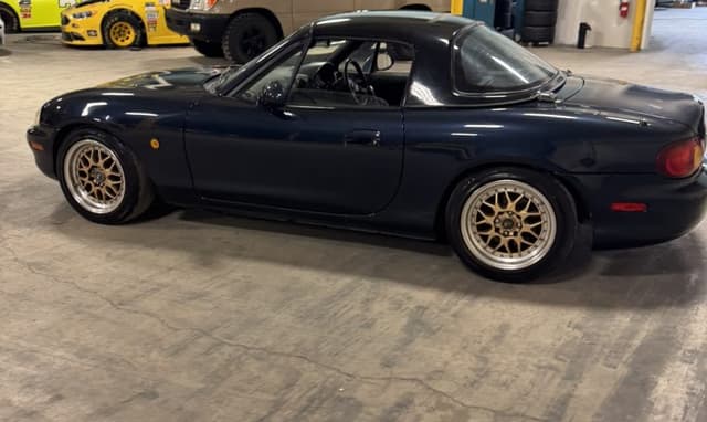 1998 Mazda Roadster (Eunos Roadster / MX-5) JDM car for sale — photo 15 of 25
